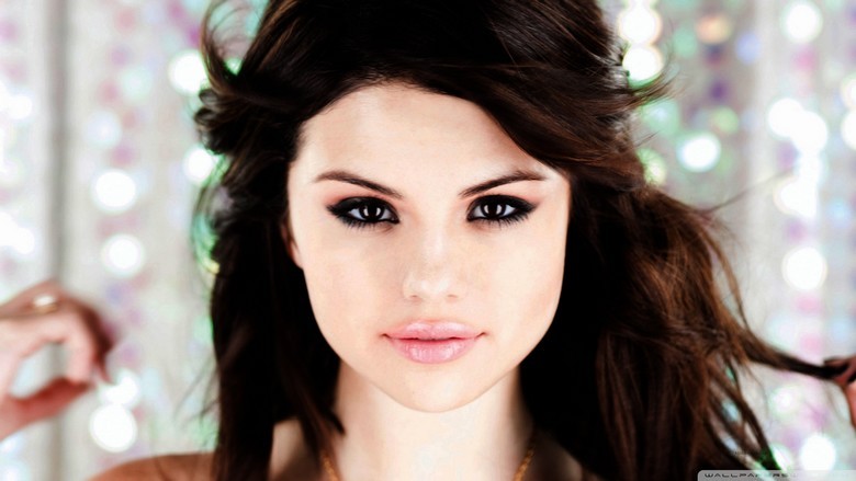 Tânăr condamnat la închisoare pentru că a hărţuit-o pe Selena Gomez Selena Gomez