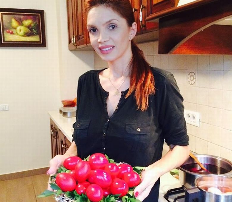 Cristina Spătar a stat în studio chiar și în Vinerea Mare paste 2014 cristina spatar