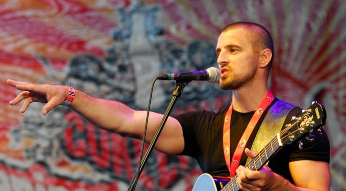 Kapushon şi Pavel Stratan au lansat melodia „Nebuni“ pavel stratan kapushon nebuni