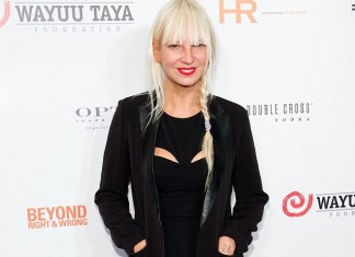 Sia a lansat o nouă piesă, „Alive“ sia melodia alive