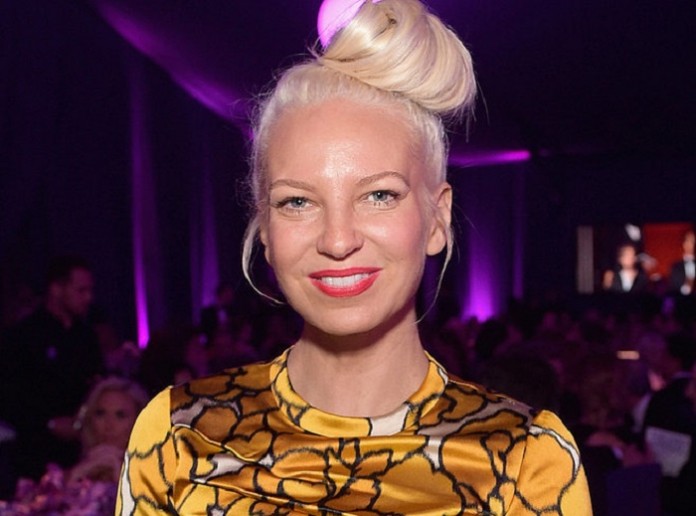 sia videoclip alive