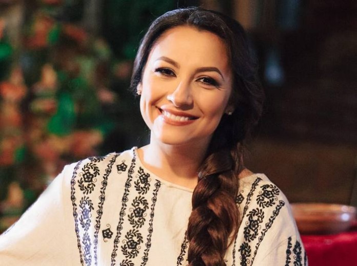 andra din ceruri ninge alb