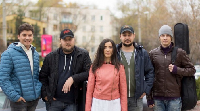 Stela Botan şi trupa Paralela 47 au lansat videoclipul piesei „Mai sus“ Mai sus