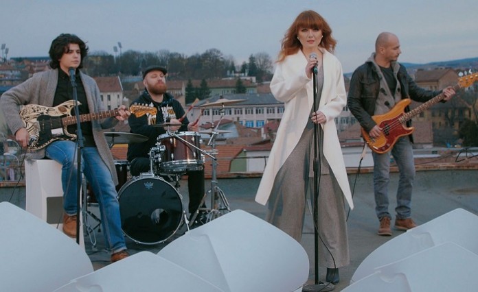 Alexandra Ungureanu şi Alex Muşat au realizat un video cover pentru piesa „Take your time“, a lui Sam Hunt alexandra ungureanu take your time cover