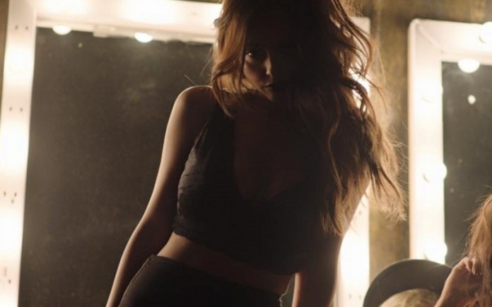 lariss videoclip droppin da bomb