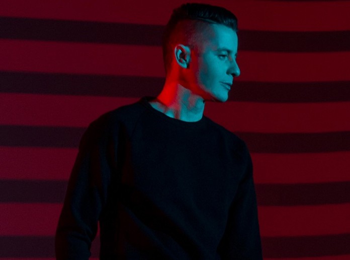 Akcent a lansat zece videoclipuri noi şi un nou album, „Love the show“ adrian sina akcent love the show