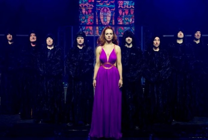 Amelia Brightman, sora celebrei Sarah Brightman, va cânta alături de Gregorian, în concertul de la Bucureşti Amelia Gregorian