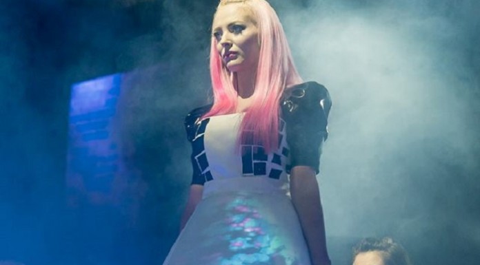 Delia a lansat un videoclip live, filmat la Sala Palatului, pentru piesa „Ce are ea“ delia ce are ea videoclip live