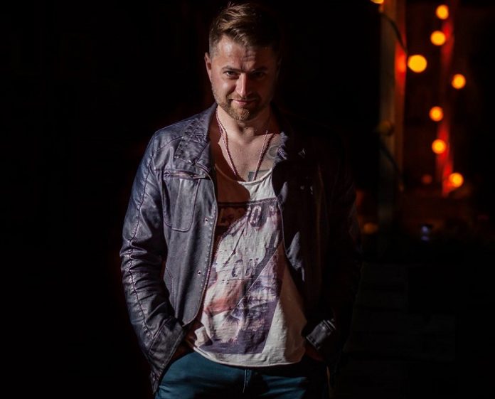 sergio project hands up