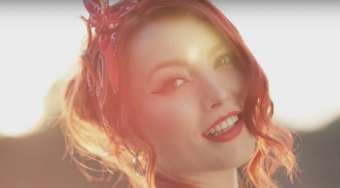 Elena Gheorghe a lansat o nouă melodie însoţită de videoclip, „Perna mea“ elena gheorghe perna mea videoclip