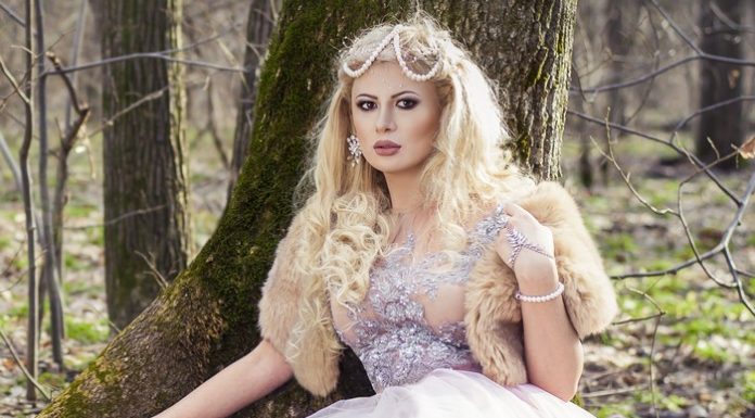 Adora a lansat o nouă piesă însoţită de videoclip, „Control“ Coperta Control