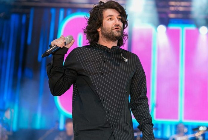 smiley-damian-draghici-in-statie-la-lizeanu-videoclip