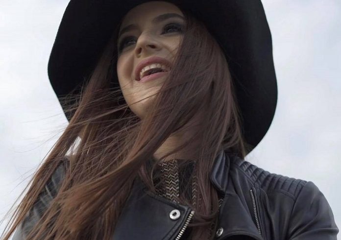 gloria melu saruta-ma cu forta clip