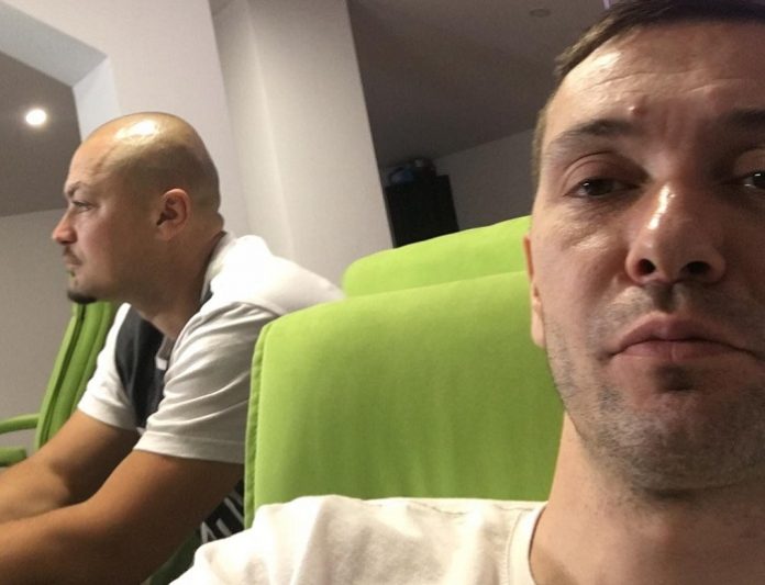 la familia mama m-a facut de piatra