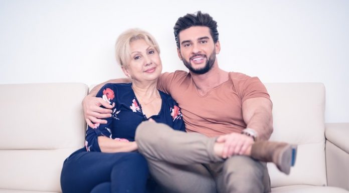 Dorian Popa a lansat videoclipul melodiei „Bună, mamă“ Dorian si Luminita Popa