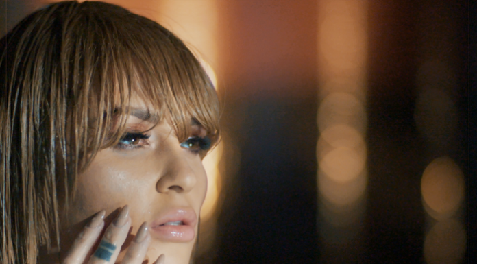 Oana Radu a lansat videoclipul melodiei „Tu m-ai făcut praf“ Oana Radu - Tu m-ai facut praf