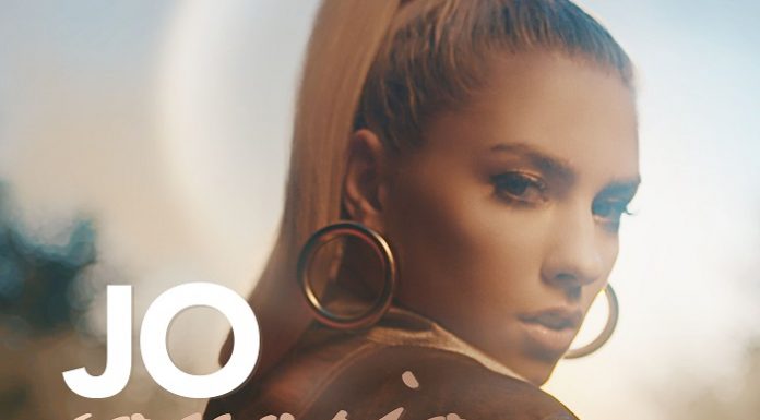 Jo a lansat o nouă melodie însoţită de videoclip, „Sangria“