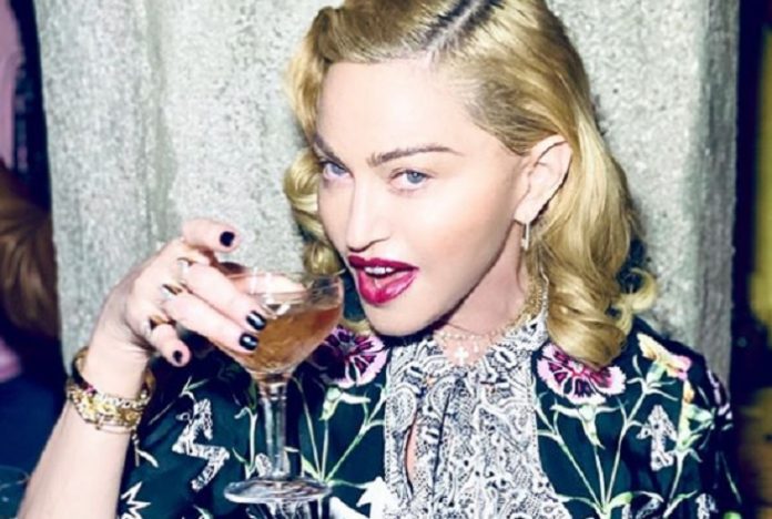 Madonna, răspuns arogant după ce a fost dată în judecată: “O regină nu e niciodată în întârziere”