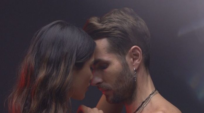 Randi a lansat o piesă care creează dependență si un videoclip cu imagini sexy