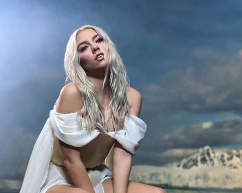 JO lansează „Noapte polară”, o piesă pentru suflete rănite