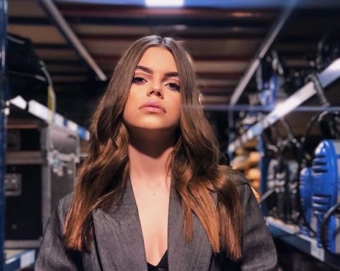 “Waiting For” – al patrulea single din carieră tinerei Alessiah