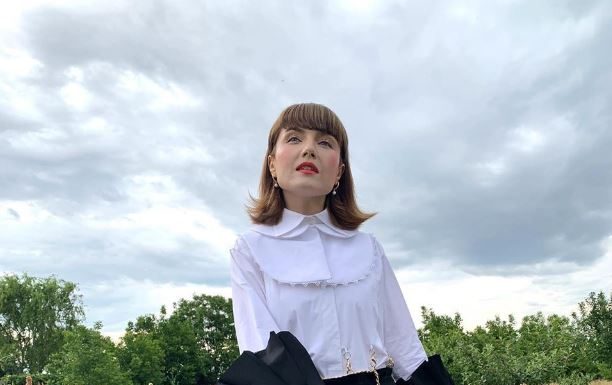 Alexandra Ungureanu lansează „Cărămida” (VIDEO)