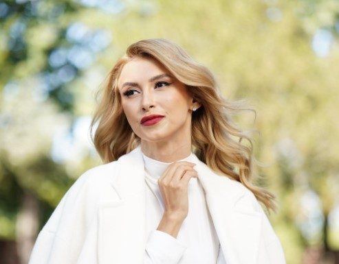 Andreea Bălan lansează „Poveste de toamnă” (VIDEO)