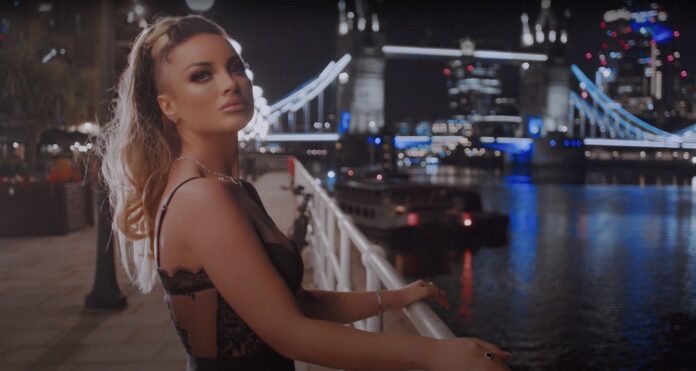 aura b a filmat noaptea in londra
