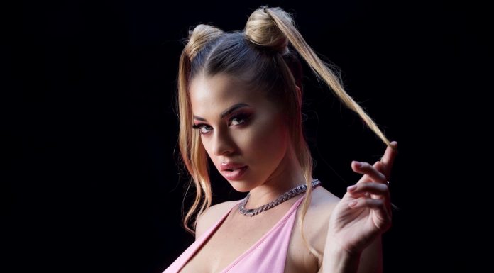 Roxana Nemeș a lansat videoclipul piesei „Tzuki Tzuki” Roxana Nemes Tzuki poza