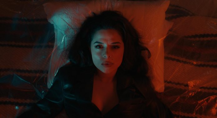 Eugenia Nicolae lansează videoclipul noii piese: Mamă numa’ o fată ai Eugenia nicolae - Mamă numa’ o fată ai