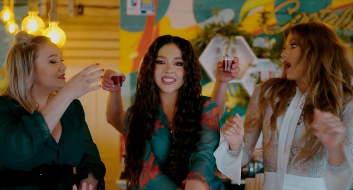 BiBi lansează o super piesă cu și despre fete, un featuring cu Izabele Simion și Codruța Filip – “Când se adună fetele” BiBi x Izabela x Codruta Filip - Cand Se Aduna Fetele
