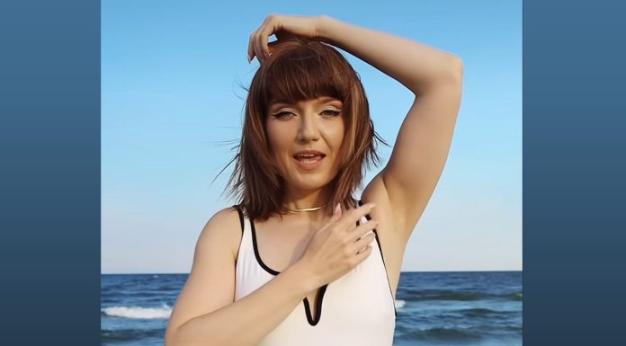 Alexandra Ungureanu ne aduce “Marea albastră” – mesajul perfect de iubire pe care îl poți transmite persoanei dragi