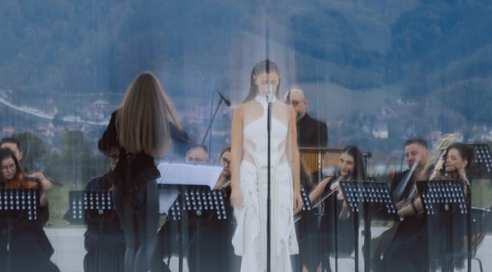 Alina Eremia cucerește inimile cu „Dacă ar fi pentru o zi”, o capodoperă orchestrală filmată într-un decor spectaculos
