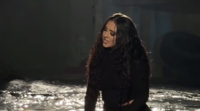 BiBi lansează „Dansez Plângând”, piesă însoțită de un videoclip incendiar