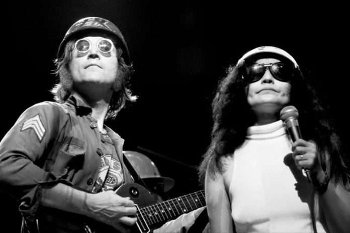„Power to the People” – box set cu peste 90 de piese noi și inedite din perioada activismului politic a lui John Lennon și Yoko Ono