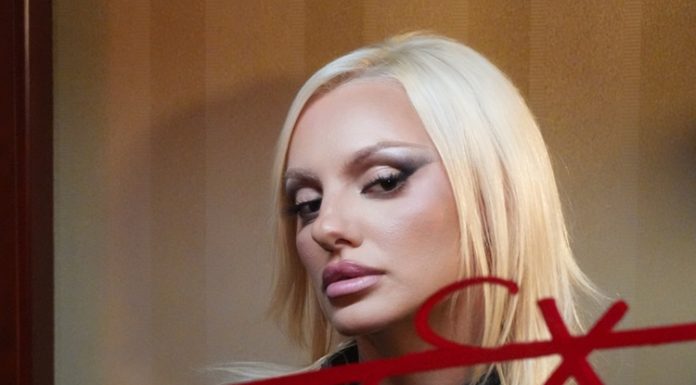 Alexandra Stan vorbește deschis despre violența domestică și lansează „Lipstick”, pentru a da putere femeilor de a-și dobândi încrederea