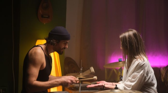 Experiența care i-a schimbat lumea lui Mihail: povestea de dragoste dintre un muzician și o fată surdă