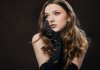 Alessia Pop lansează „Inima în mine arde”, o piesă intensă despre explorarea de sine, fragilitate emoțională și procesul profund al regăsirii
