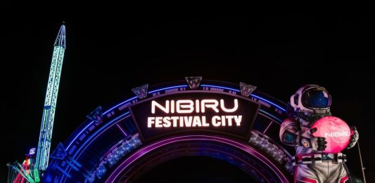 NIBIRU se deschide oficial la Costinești – start pentru 46 de zile de concerte, festivaluri și spectacole